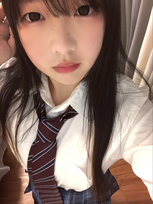 rebeckaayers's tweet photo. 我这个打扮想不想18岁😏 #石家庄 https://t.co/Uaz6Bg9Kb3