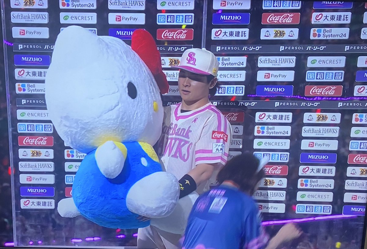 y17210's tweet photo. お見事！！谷川原のミラクルサヨナラ逆転打でマリンズに勝利👏👏
近藤、栗原、牧原も流石の活躍✨
今シーズン1番感動した試合でした✨✨
このまま勢い乗っていきまっしょい😉💪

#ホークス
#ピンクフルデー https://t.co/8dUNrxOnHh