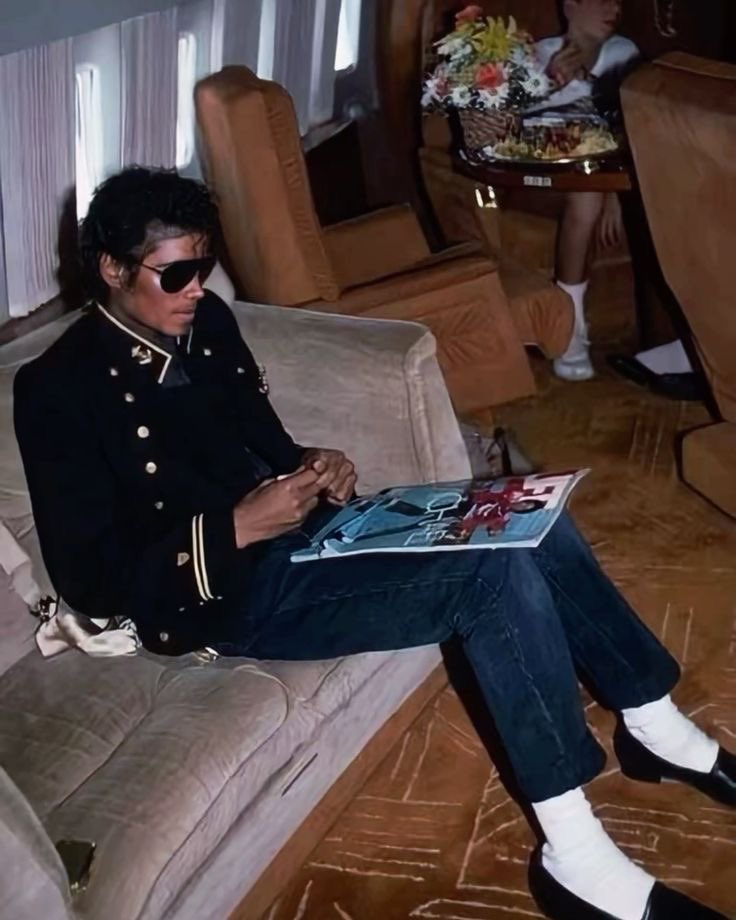 Michael Jackson in his private jet in 1984