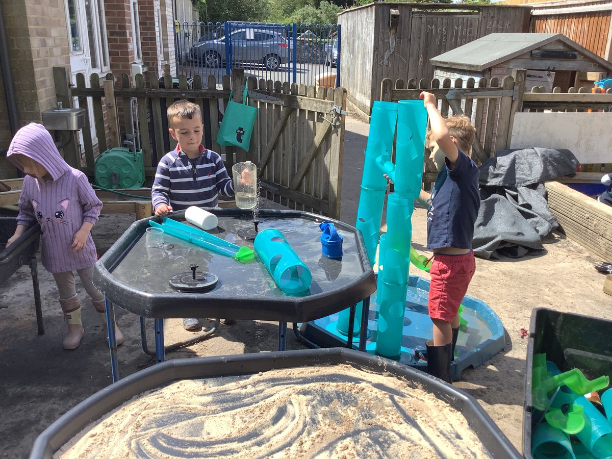 SAPSHedgehogs's tweet photo. Exploring with water #eyfs #environment #dt https://t.co/scrvDfcKwO