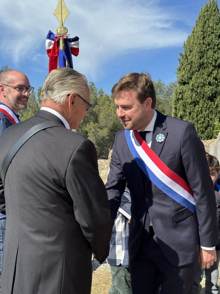 RomainTonussi's tweet photo. 🇫🇷 À Cornillon-Confoux pour la cérémonie commémorative du Victoire du 8 mai 1945.
Un moment de mémoire pour rendre hommage à celles et ceux qui se sont battus pour la liberté et pour la paix.
Ne jamais oublier.
#8Mai1945 #DevoirDeMémoire #CornillonConfoux https://t.co/6z9QhzoQlr