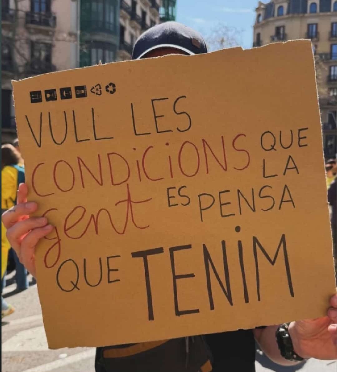 soniasomiserem's tweet photo. NO fem menys hores del q ens toca fer, ans al contrari.
NO tenim 3 mesos de vacances.
NO cobrem com la resta de sectors amb la mateixa categoria.
NO tenim els recursos necessaris per atendre els infants.
NO cobrem les colònies ni les hores de feina fora de l'horari (orles, ...) https://t.co/f7XRzGPAtl
