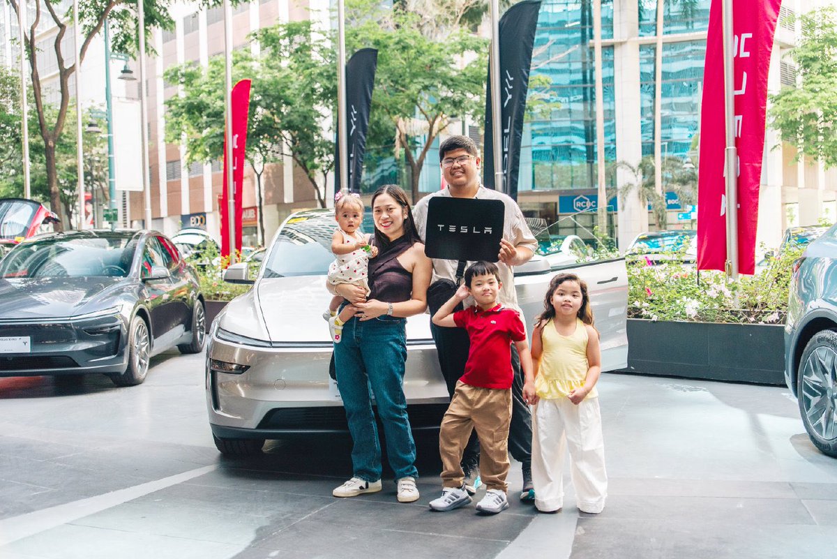 Tsla Chan tweet media