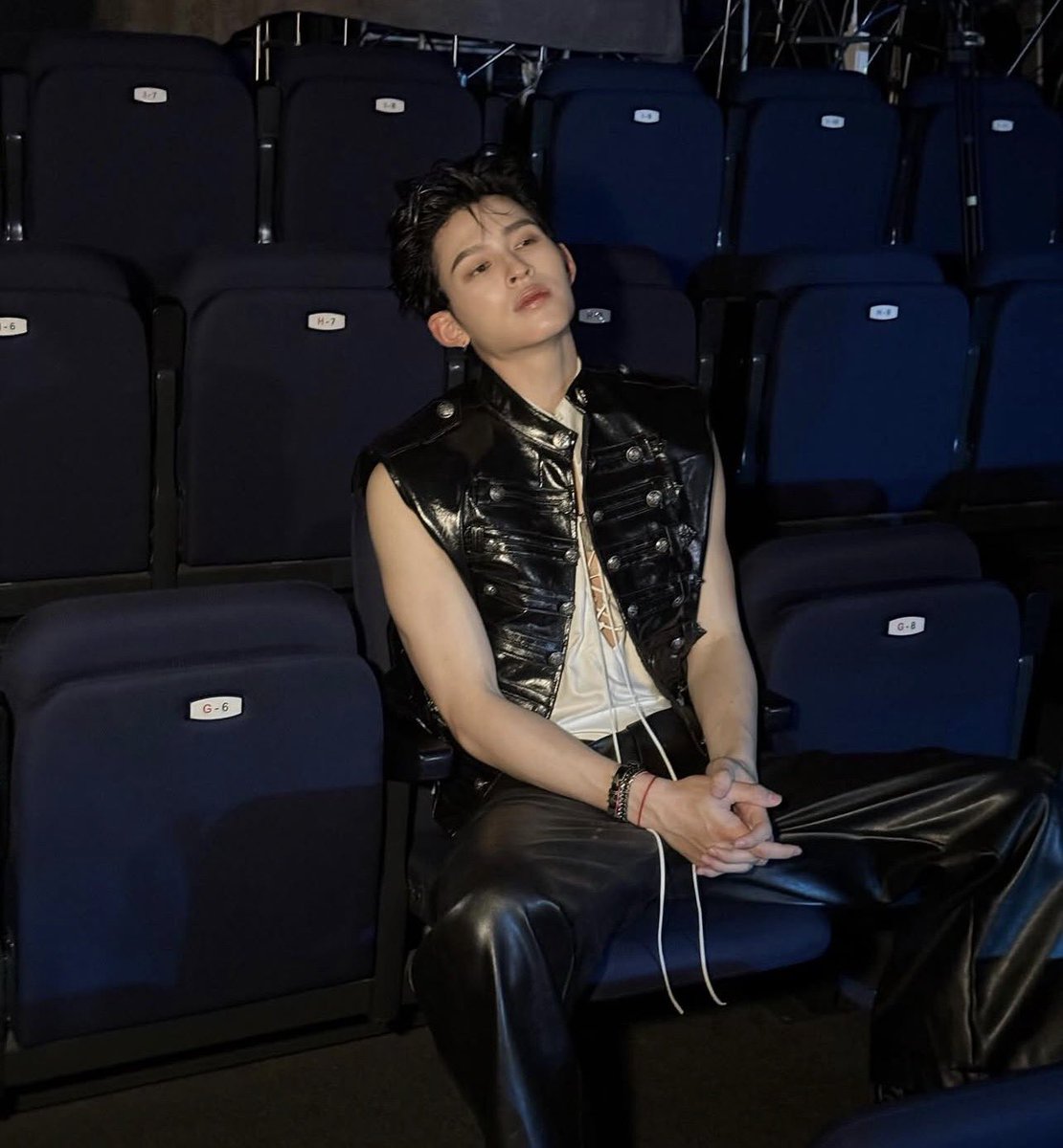 on set for the song “love scene” &amp; notice how pond is sitting in seat G-7 specifically ??
