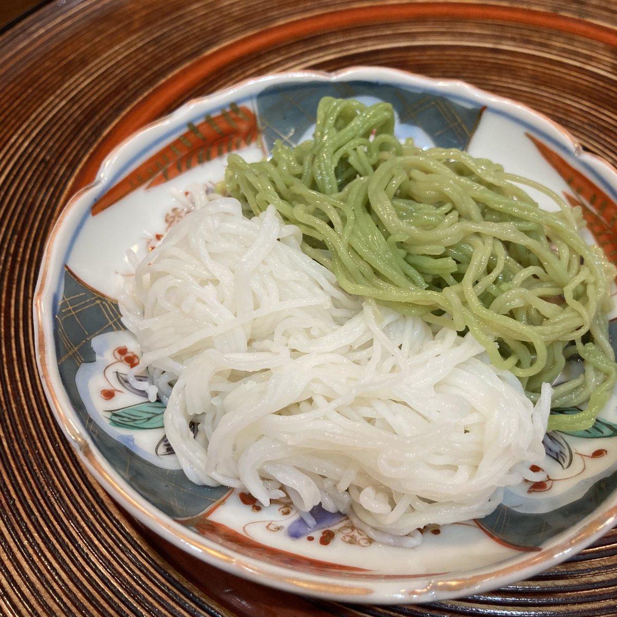 Eigetsu5's tweet photo. 食卓に初夏が来た！

#魚そうめん https://t.co/NYs3ZOJHLk