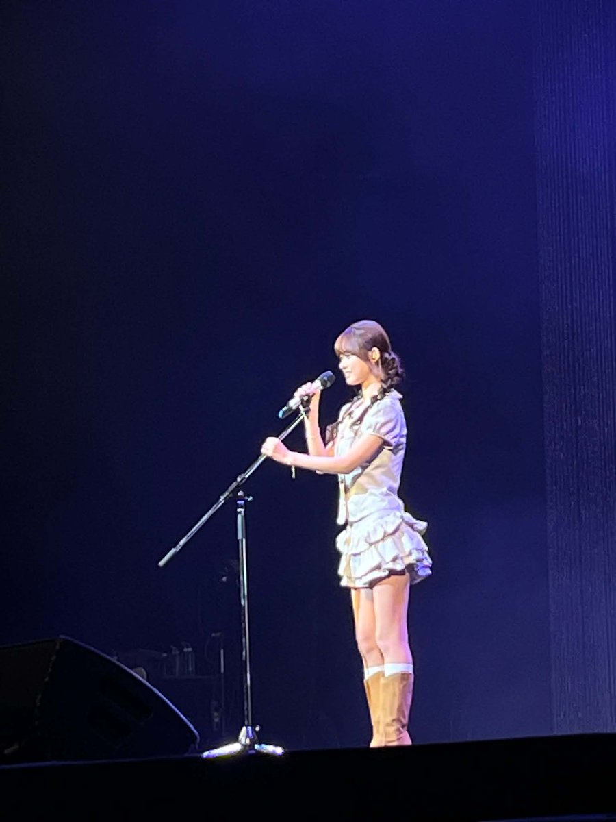 YURIDreamStage's tweet photo. 💗ミュン💗

“可愛い”
 その言葉がぴったりな存在。
でも、魅力はそれだけじゃない。

透き通るような歌声。
 透明感あふれる音色。
そのフレッシュさと、
どこか惹き込まれる不思議な魅力に、
気づけば多くの人が心を奪われていました。

優しく響く歌声は、会場をふんわり包み込み、
 ミュンさんだけの世界観を作り出していました。

💬お客様の声-----------------------------------------------

「『Brrrm』がすごく素敵！歌詞もメロディもずっと頭に残っています！」

「歌声が可愛くて、透き通る声が本当に綺麗でした！」

「ミュンさんの声がとても印象的でした。また聴きたいです！」

----------------------------------------------------------
これからもっと輝いていく予感。
 思わず応援したくなる、そんなステージでした。

#뭉먕 #ミュン #福岡ライブ