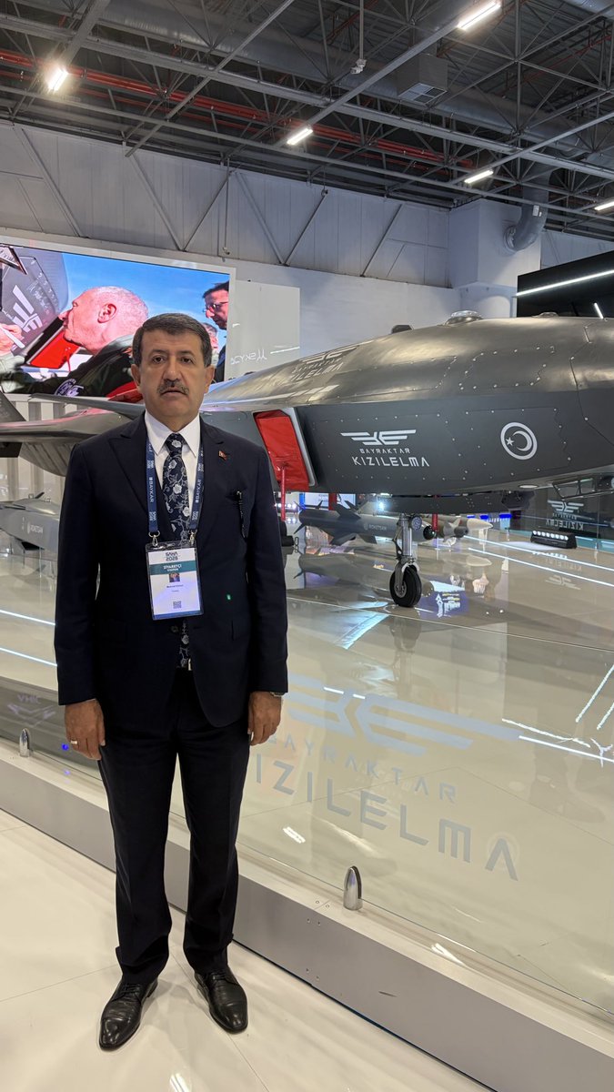 MehmetEkinci63's tweet photo. SAHA EXPO 2026 Savunma Sanayii Fuarı’nı yalnızca bir sergi değil, Türkiye’nin dünyaya sunduğu güçlü bir teknoloji vizyonu ve stratejik yetkinlik beyanı olarak yerinde gözlemleme fırsatı bulduk.

Bulunduğumuz zorlu coğrafyada caydırıcılık bir tercih değil, bir zorunluluktur. Fuarda sergilenen yerli ve millî sistemler; tam bağımsız Türkiye hedefi doğrultusunda atılan adımların ne kadar kararlı ve sağlam olduğunu bir kez daha ortaya koydu.

Gökyüzünde oyun değiştirici güce ulaşan İHA/SİHA sistemlerinden, denizlerdeki millî gücümüz MİLGEM platformlarına; siber güvenlik çözümlerinden uzay teknolojilerine kadar uzanan bu başarı hikâyesi, her bir Türkiye Cumhuriyeti vatandaşı için büyük bir gurur kaynağıdır.

Fikirden ürüne, alın terinden yüksek teknolojiye uzanan bu büyük vizyonda emeği bulunan kurum ve firmalarımızın tüm mühendislerine, teknisyenlerine ve savunma sanayii firmalarına teşekkür ediyoruz.

Gelecek bizim, teknoloji bizim, güç bizim!