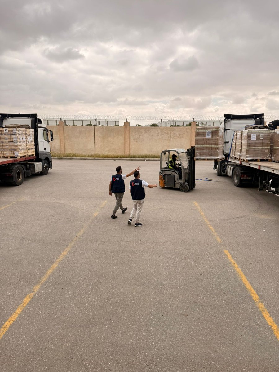 logcluster's tweet photo. 🚚 Vital humanitarian cargo has reached Beirut from Amman via the Jordan–Lebanon corridor, now supporting communities in need. 
@Oxfam WASH supplies delivered, with more partners set to move cargo through the @WFP-led Logistics Cluster. Thanks @MFA_Lu 🙏 https://t.co/0F1mQVOX3H