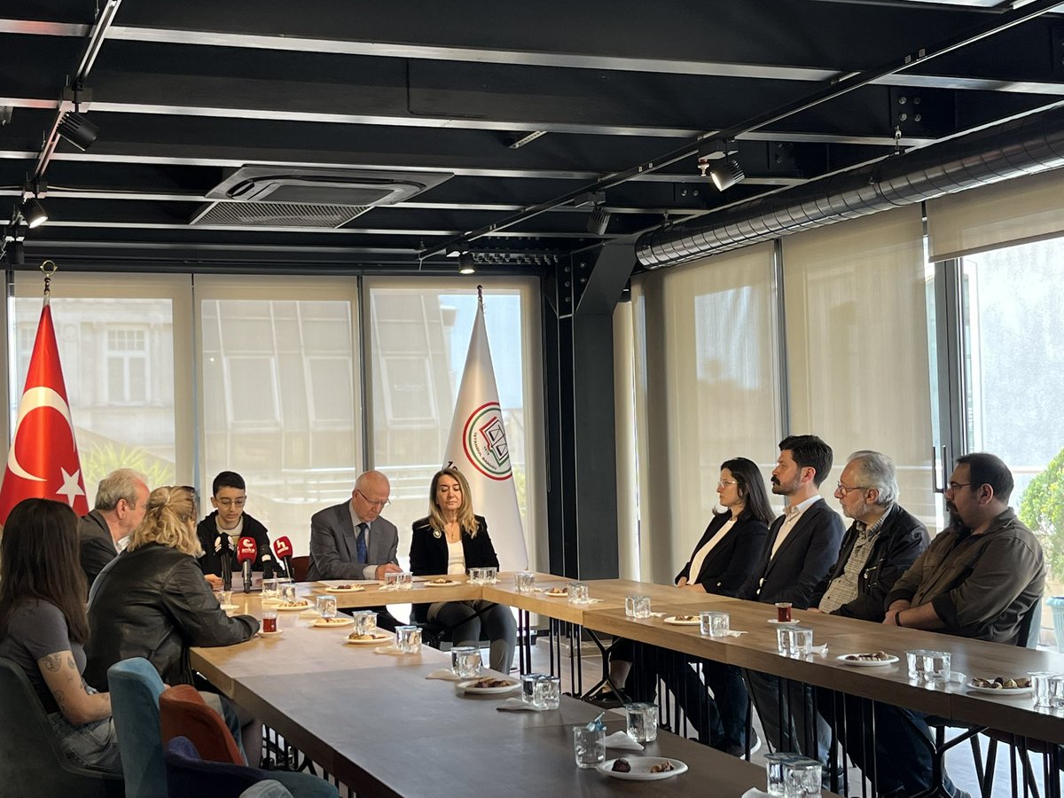 dempartistanbul's tweet photo. İl Eş Başkanımız Çınar Altan ile birlikte, İkizköylülerin avukatlarının; Akbelen’de yaşam alanlarını, zeytinliklerini ve doğayı korumak için yürüttükleri hukuk mücadelesinde, Danıştay 6. Dairesi’nin verdiği yürütmeyi durdurma kararı sonrası düzenledikleri açıklamaya katıldık.

İkizköylülerin haklı direnişini selamlıyoruz. Doğayı ve yaşamı savunuyoruz.