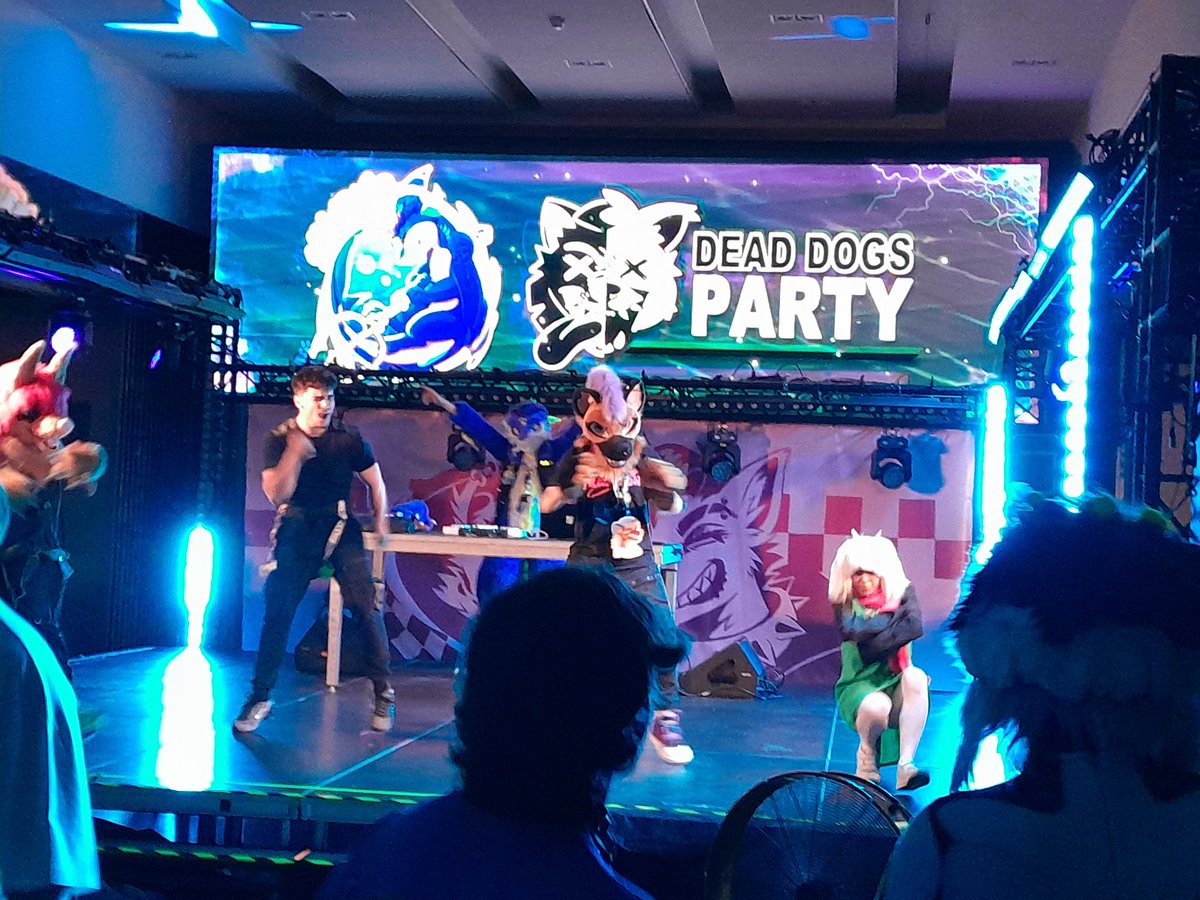 SakTheShark's tweet photo. #FursuitFriday
Picture from my DJ session at #Ibercon2026 #DeadDogsParty
#Furry #DJ
#Fursuiter #FulfillingADream
Thanks to all attendees!
Thanks to #Ibercon
Banner art by @irbisari https://t.co/4ejqhcc4s2