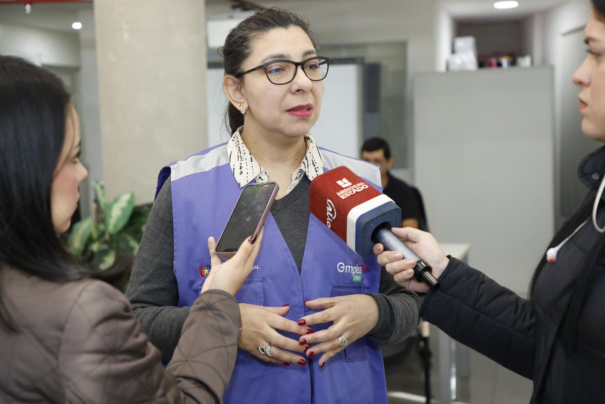 MTESS_PY's tweet photo. #EmpleaPy| ¡Viernes de oportunidades laborales!
En la Dirección General de Empleo seguimos conectando a personas con oportunidades laborales. Hoy recibimos a los postulantes para cubrir 145 vacancias disponibles en empresas de Asunción y del departamento Central.
Las entrevistas presenciales se desarrollan hasta el mediodía.
📍 Te esperamos todos los viernes en la sede de la Dirección General de Empleo, sobre Avda. Perú y Río de Janeiro.
También podés postularte ingresando a https://t.co/feIHhth5B9