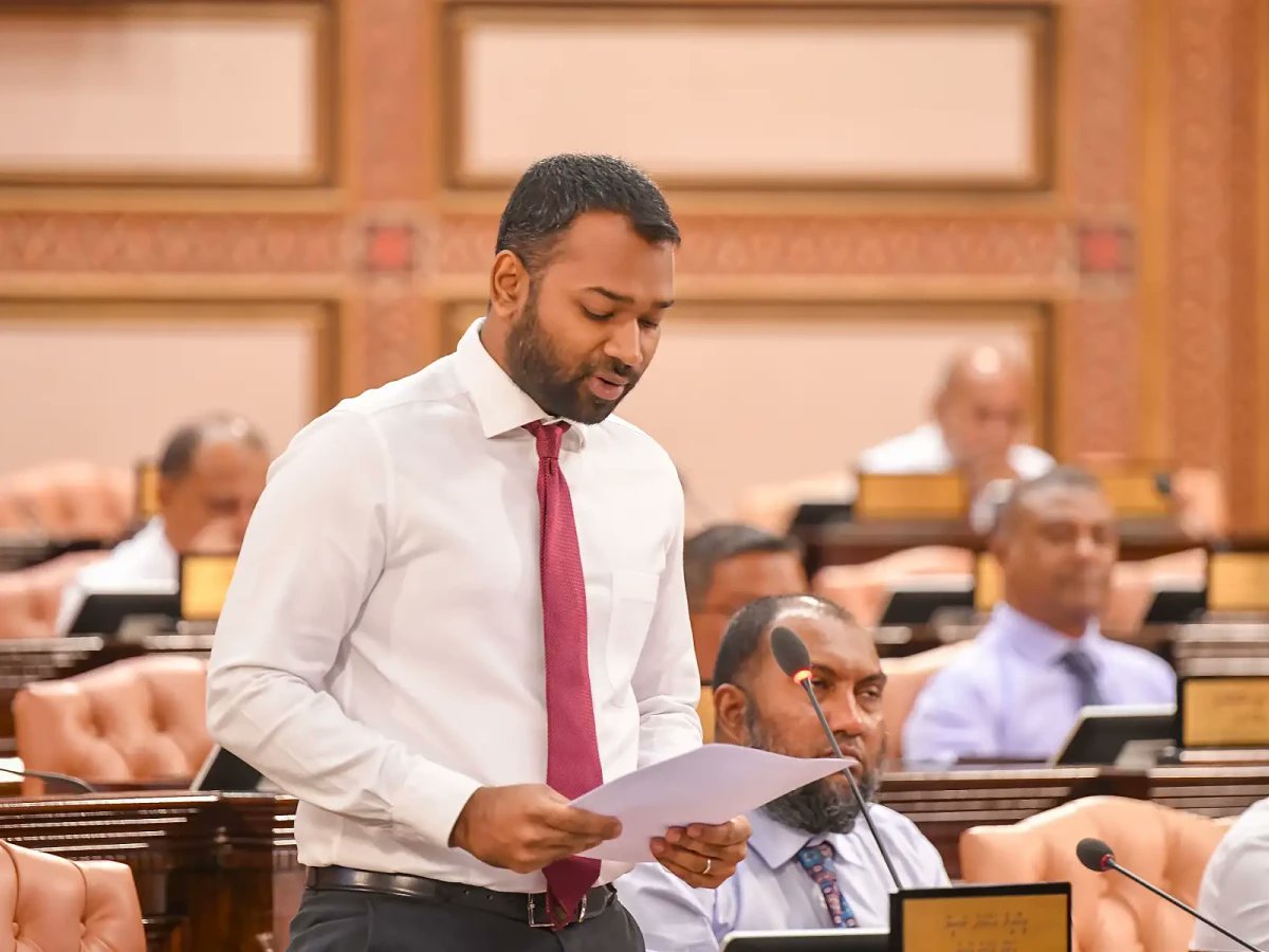 ދާދިފަހުން ނެގި ރިފަރެންޑަމް  ވޯޓުގައި ރައީސް މުއިއްޒާއި ސަރުކާރަށް ރައްޔިތުން އިއްވި ބޮޑު #Noonekey އަކީ ރާއްޖޭގެ ސިޔާސީ އޮއިވަރު ބަދަލުކޮށްލި މައިގަނޑު ސަބަބެވެ. މިކަމުގައި އެމްޑީޕީގެ ސްޓޭންޑް ކަނޑައަޅަން ގައުމީ މަޖިލީހަށް ގަރާރު ހުށަހަޅާ #Noonekey ކެންޕޭނުގައި 100 އަށްވުރެ