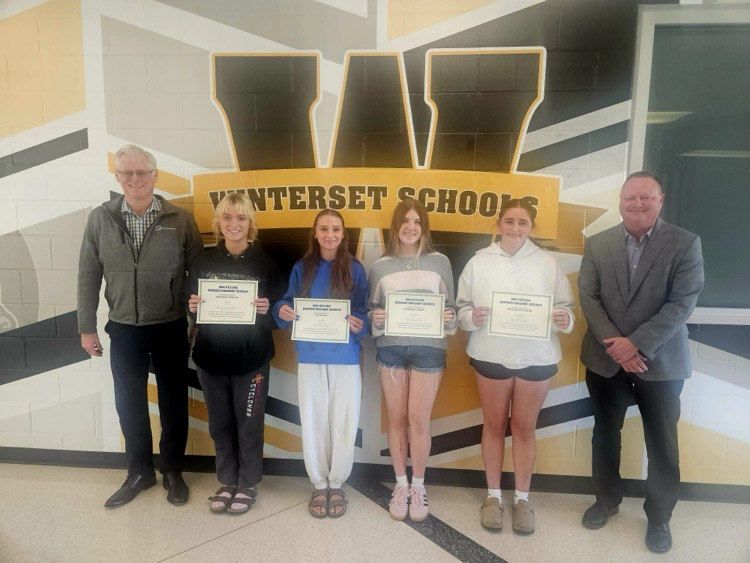 WintersetHS's tweet photo. 9th- Maggie Reynolds
10th- Teaghan Lemon
11th- Ava Hook
12th- Delaney Eckles https://t.co/Fc5J8Si2Rx