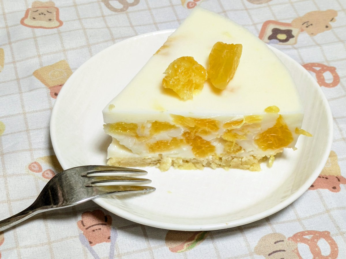 dooooomo0's tweet photo. はっさくのヨーグルトケーキ
下にジンジャークランブルを焼いて敷きました
生姜のアクセントがはっさくにあってて美味しいです

#はっさく
#ヨーグルトケーキ 
#お菓子作り 
#おうちカフェ https://t.co/ALbpY5PuBl
