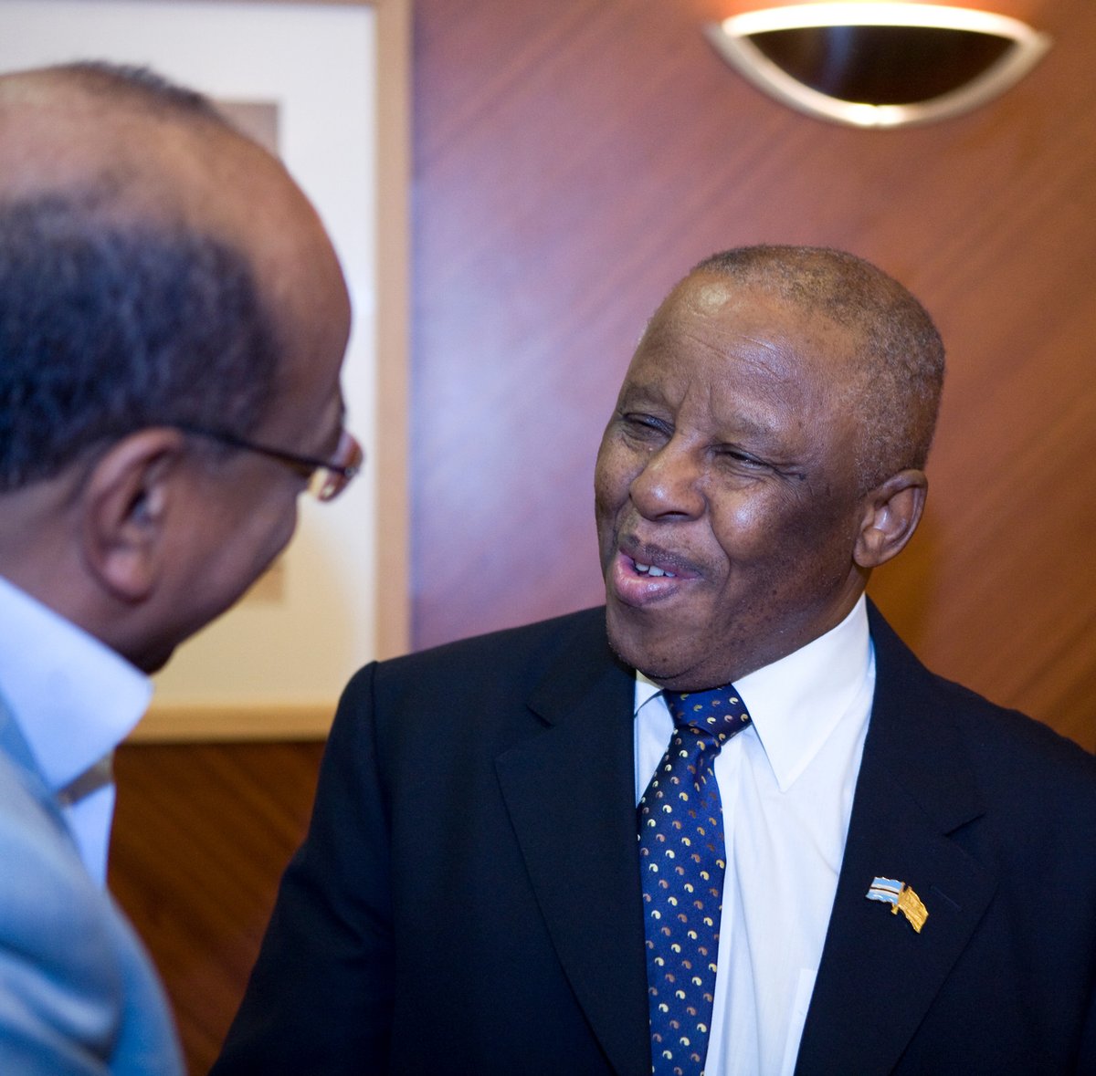 Mo_IbrahimFdn's tweet photo. We are deeply saddened by the passing of H.E. Festus Gontebanye Mogae, former President of Botswana, Ibrahim Laureate, and former Chair of the Ibrahim Prize Committee.

We extend our deepest condolences to President Mogae’s family, loved ones, and to the people of Botswana. https://t.co/E4LKRrdi50
