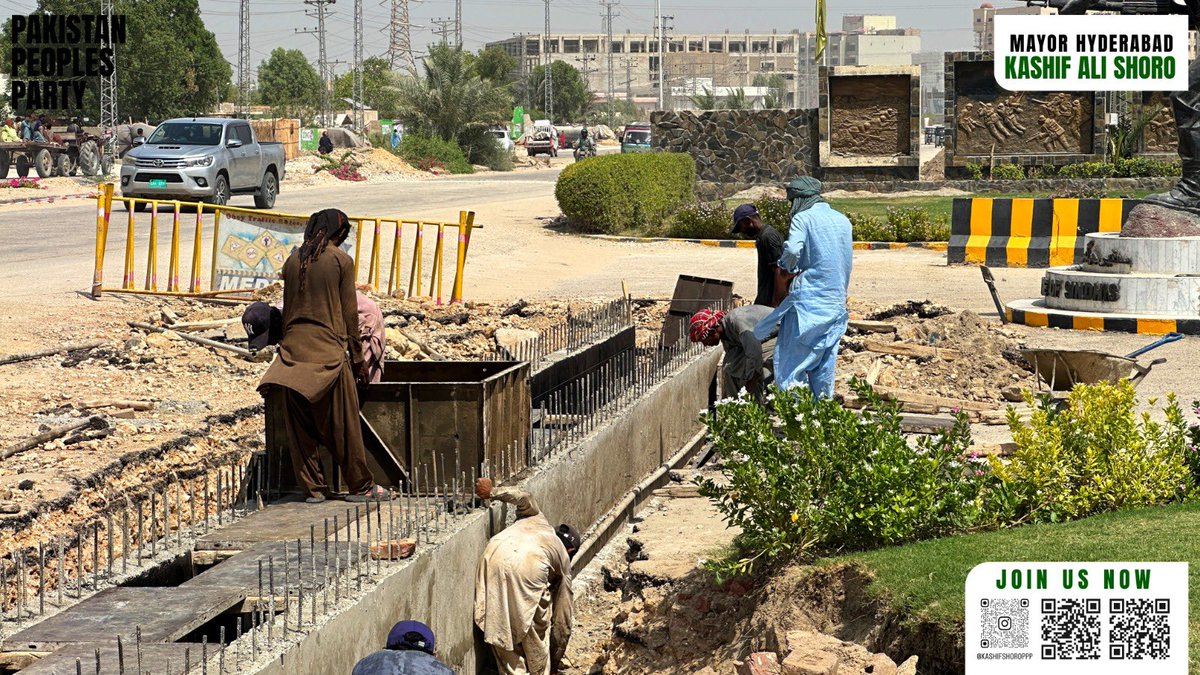 KashifShoroPPP's tweet photo. Construction work on the Main Drain Nalla at Autobahn Road Phase 2 & 3 is actively underway to improve drainage infrastructure and provide long-term relief to citizens from water accumulation issues. This important development initiative reflects the continued commitment towards better urban planning and improved civic facilities for the people of Hyderabad. #RisingSindh
