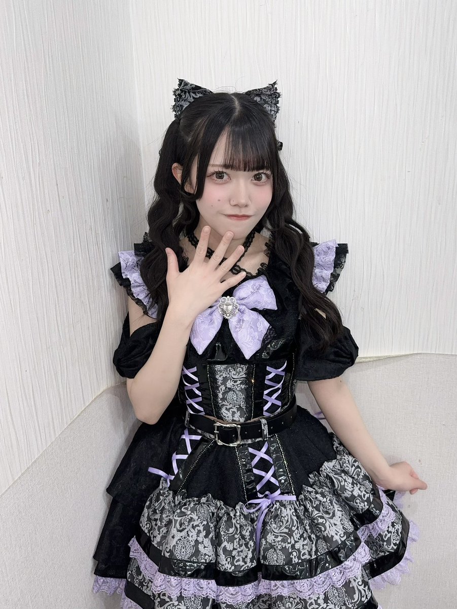 もりごん　美品　アミティエの黒のトップス こちら今日まで👇 あと3枚！！！お迎えして欲しいです( •̥ ˍ •̥ )🤍 💜: