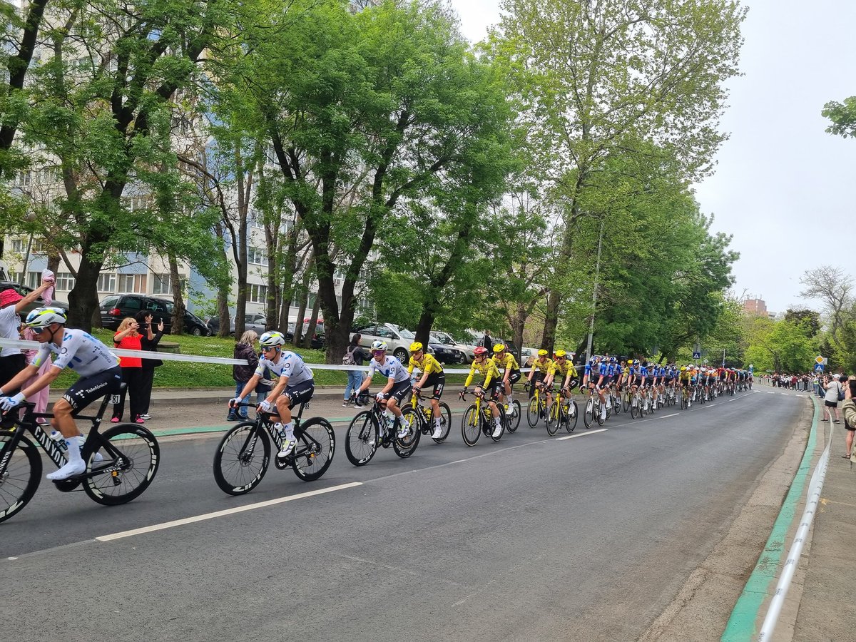 bahar_sevket's tweet photo. Burgasta @Octo_bus ile yerimizi aldik!
@eneskanbur @sarpergunsal 
#GirodItalia #Giro109tr https://t.co/GPa9hFOlM9