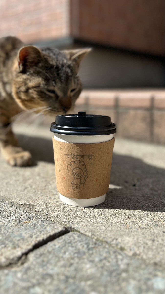 ponkotsudrip's tweet photo. あの、お願いがあります。
秋田で、看板なし・住所非公開のコーヒースタンドを3店舗運営している36歳です。
家族の転勤をきっかけに、秋田店の店長が仙台へ引っ越すことになりました。
これから仙台で、間借りやPOPUPという形で新しく挑戦を始めます。そして現在、その後継者を探すために面談を始めています。地方の小さなコーヒー屋ですが、誰かの人生が少しずつ動いていく瞬間を感じています。
もし少しでもいいなと思ってもらえたら、
そっといいねで応援してもらえたら嬉しいです。