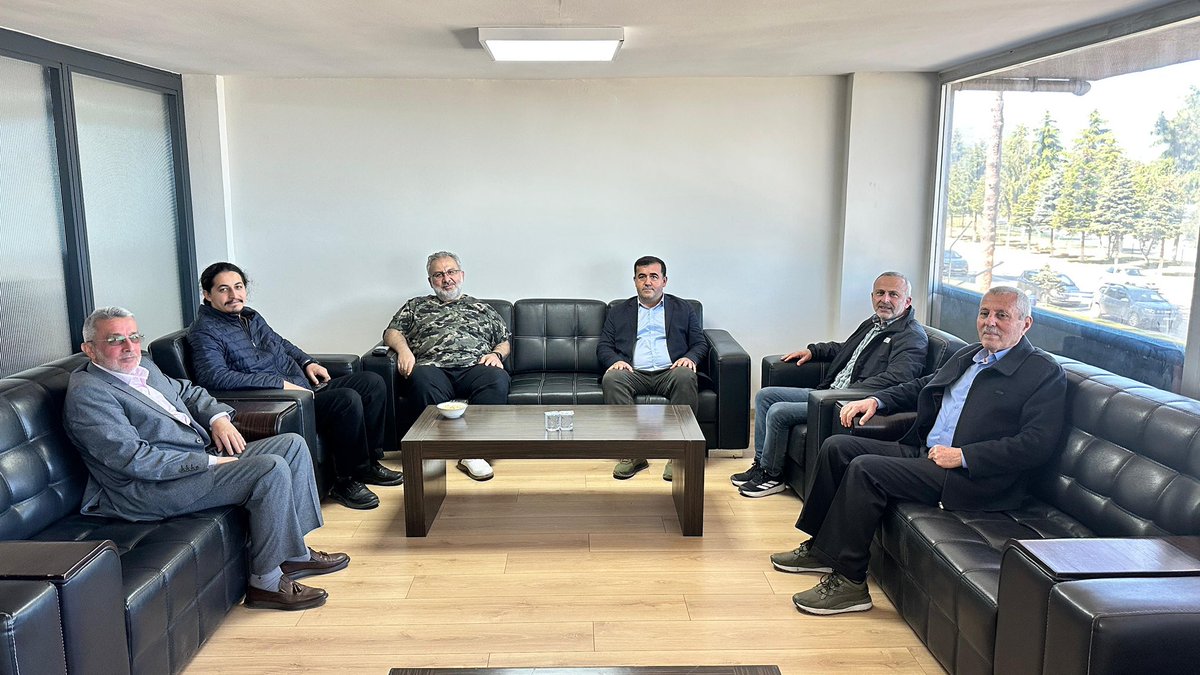 AkPersembe52's tweet photo. İlçe Sağlık Müdürümüz Sayın Muhammed Mazhar Orhan,
Aile Hekimimiz Sayın Recep Gürler ve
Sağlık Memurumuz Sayın Fikret Bilir,
İlçe Başkanımız Kahraman Yalçın’ı makamında ziyaret ettiler.

Nazik ziyaretlerinden dolayı kendilerine teşekkür ediyor, çalışmalarında başarılar diliyoruz. https://t.co/KgnN3MwQmU
