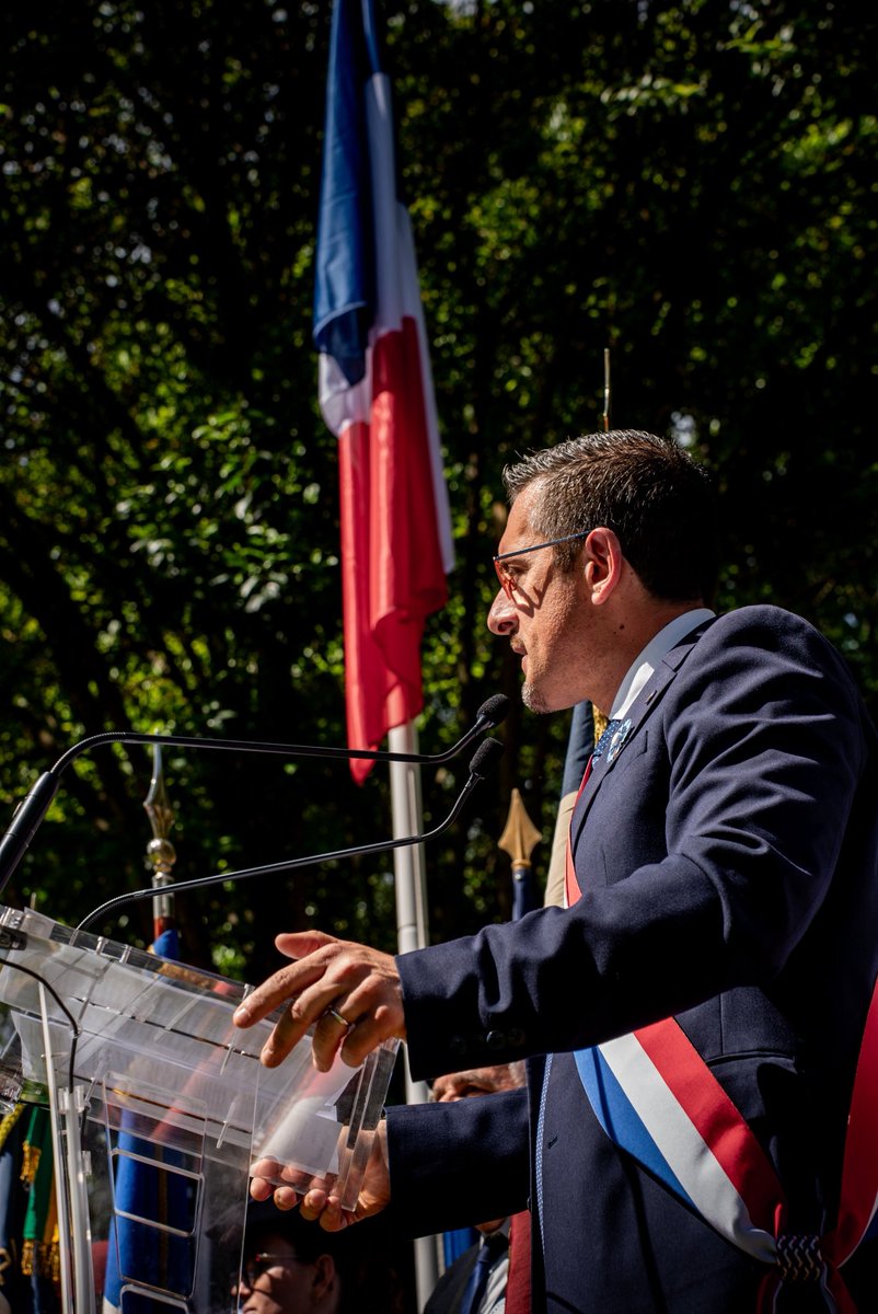 TribuianiCyril's tweet photo. 🇫🇷 À Cagnes-sur-Mer, hommage à nos soldats tombés pour la liberté de la France lors des commémorations du 8 mai 1945.

Merci aux nombreux Cagnois présents et à @MassonBryan pour le pavoisement de notre ville.

Soyons fiers de nos couleurs 🇫🇷 https://t.co/UzSApnyFjm