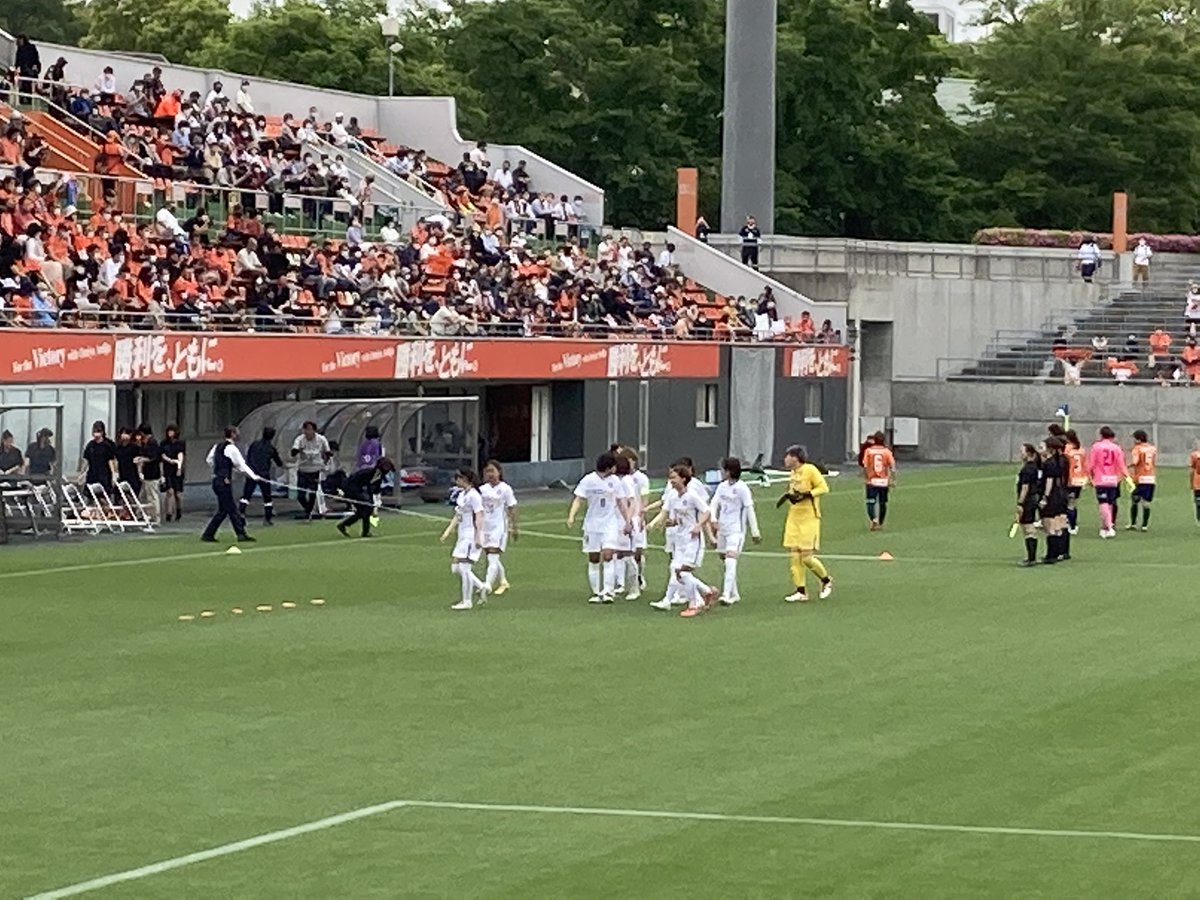 nototetsu37's tweet photo. 記念すべき最初の試合⚽️2021プレシーズンマッチの大宮戦から今日で丸５年が経った㊗️サブ含めて１８人中既に９人がチームを離れているあたり歴史を感じる🥹コロナ禍で声出し禁止、ユニフォーム着用禁止など規制がありあまり楽しめなかったが上野真美選手のゴールで勝利🙆‍♀️ #サンフレッチェ広島レジーナ https://t.co/WlgvzRj0Zd
