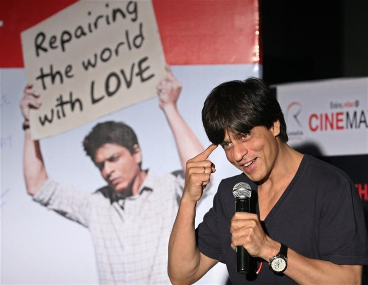“Repairing the world with love.” — SRK ❤️

In a world full of noise, kindness and love still have the power to heal everything. 🌍

<a href="/iamsrk/">Shah Rukh Khan</a>

#KING #ShahRukhKhan #SRK #KingKhan #ItsKingTime