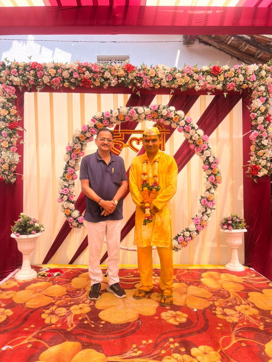ArvindPatel178's tweet photo. મારા સાળા જી શ્રી બાલુભાઈ ગોવનભાઈ પટેલ અને શ્રીમતી કલાવતીબેન બાલુભાઈ પટેલના સુપુત્ર ચિ. તરૂણકુમાર ને લગ્ન જીવનની હાર્દિક શુભકામનાઓ. આપનું વૈવાહિક જીવન જીવન ખૂબ સુખ શાંતિ અને સમૃદ્ધિથી પરિપૂર્ણ રહે તેવી મંગલકામના... https://t.co/7AeKfS4Vqo