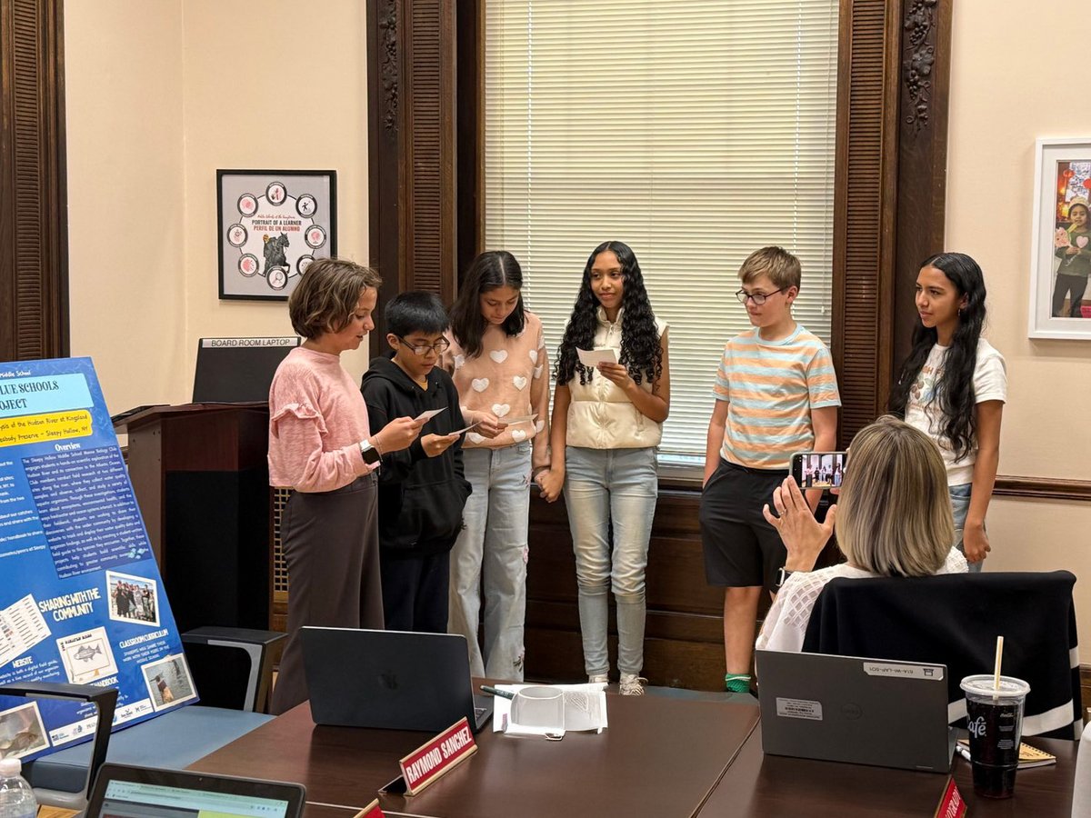 ufsdtarrytowns's tweet photo. At last night’s BOE meeting, parent leaders presented in their native language w/ synchronous translation services for the Board.
+
Blue School scholars shared how their sustainability efforts protect the environment

Voices &amp; perspectives continue to strengthen our schools! https://t.co/1MGhjNTvTr