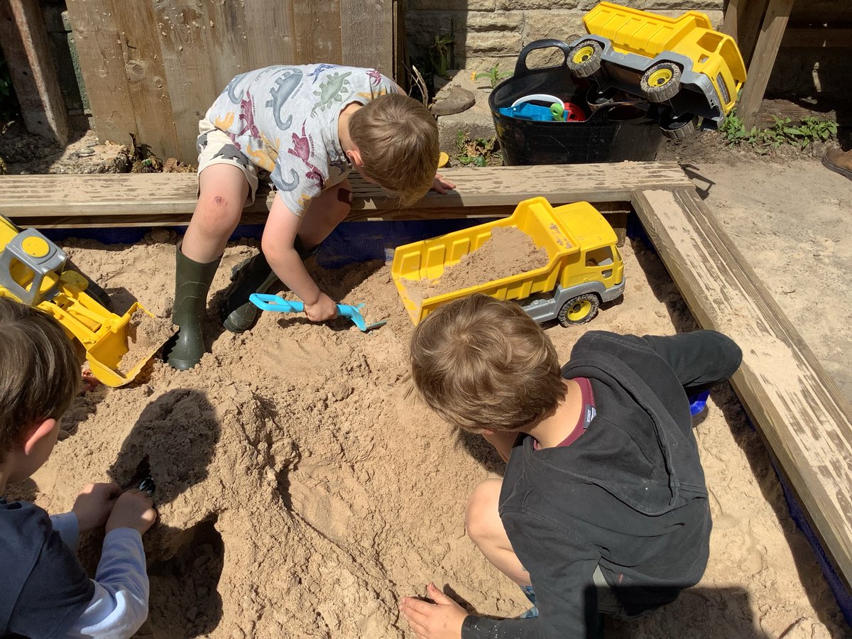 SAPSHedgehogs's tweet photo. Sand play #eyfs #environment https://t.co/cPOyxPnLBu