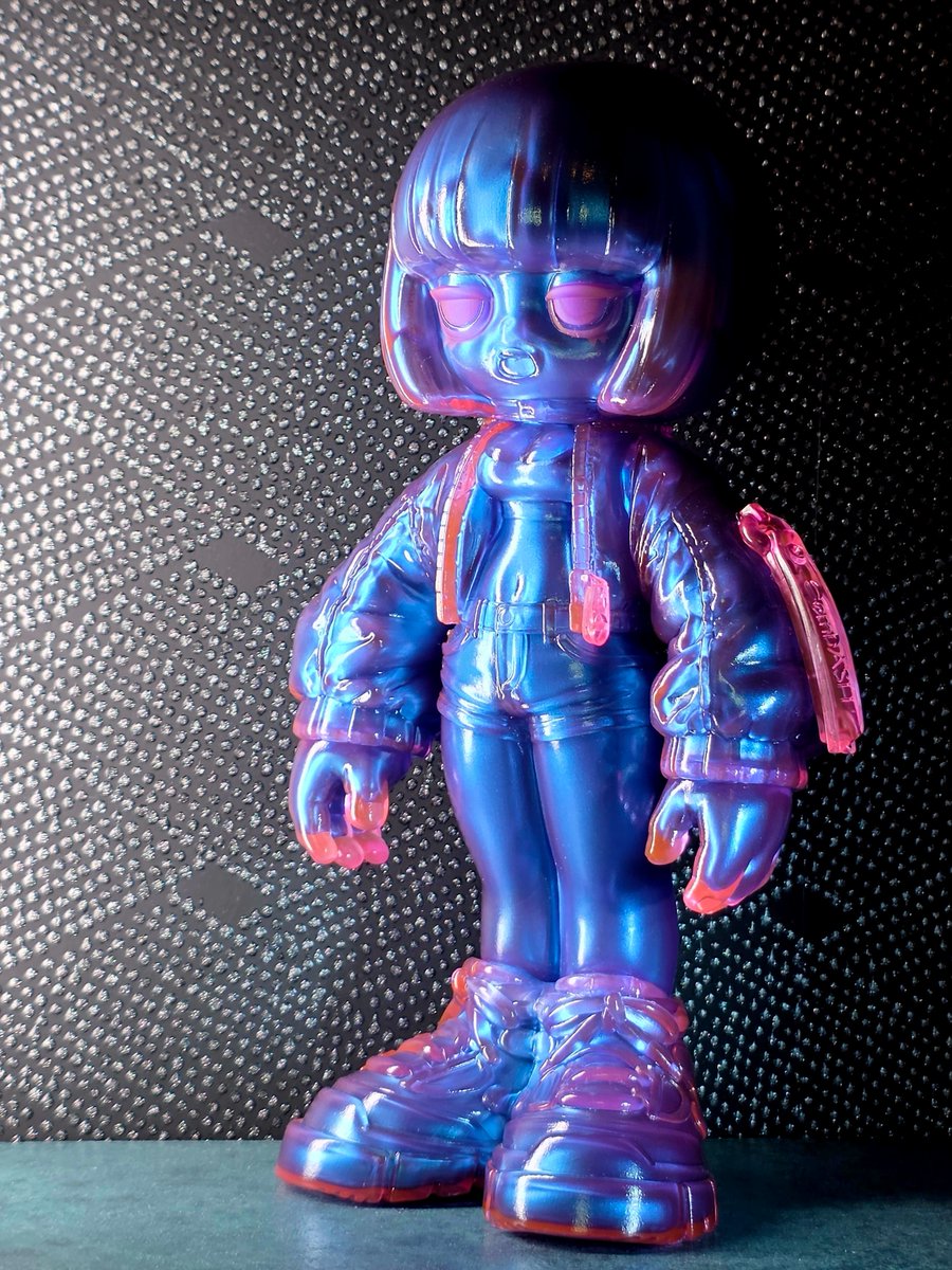 emDASH MERCURIAL BLUE ソフビ アートトイ MOVE MERCURIAL BLUE クリアピンク素体に特殊な塗料で調色した