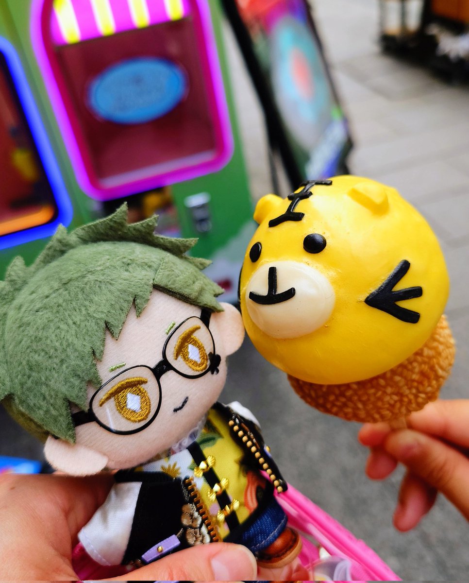 megane_mikan's tweet photo. マルシェの後はお着替えして中華街〜
@Ozz_Magnolia様のチャイナ服と@fw_closet様のスカジャンを合わせて格好よくなりました😎✨️

ヒプぬいたちは友達の子たちですー https://t.co/wIEwmAO7W7