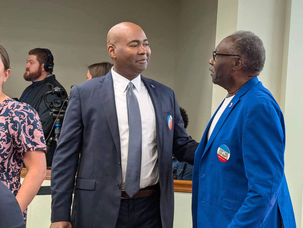 Jaime Harrison (<a href="/harrisonjaime/">Jaime Harrison</a>) is at the statehouse for a preliminary hearing on a proposed redraw of South Carolina's Congressional maps by Republicans.

Room is filling up ten minutes out.

Here's a preview of what to expect: postandcourier.com/politics/south…
