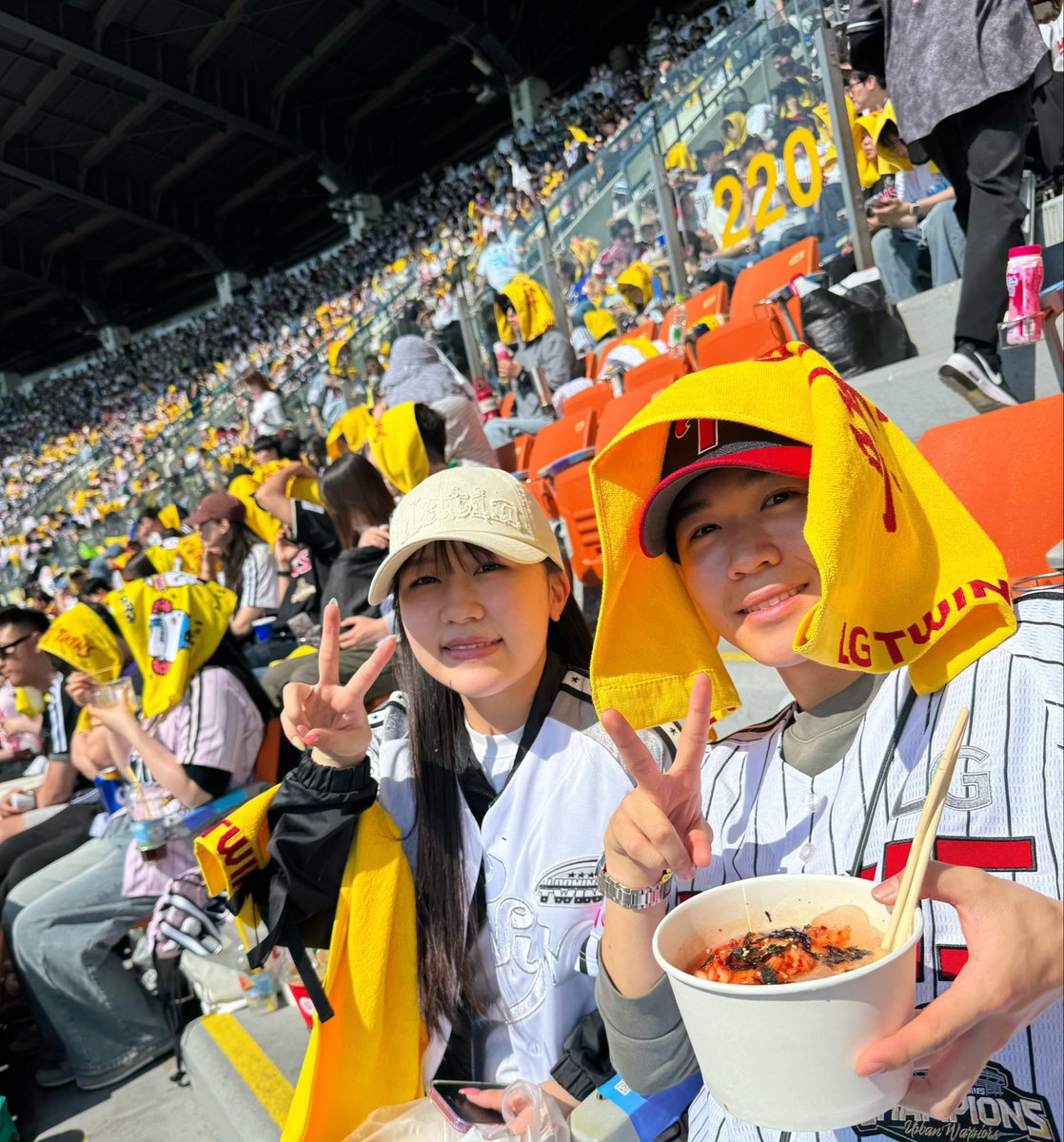 suzuki_yume_at's tweet photo. 韓国で初野球観戦！！！
めっーーちゃ楽しかったです！！ https://t.co/qOyLC0mEj4