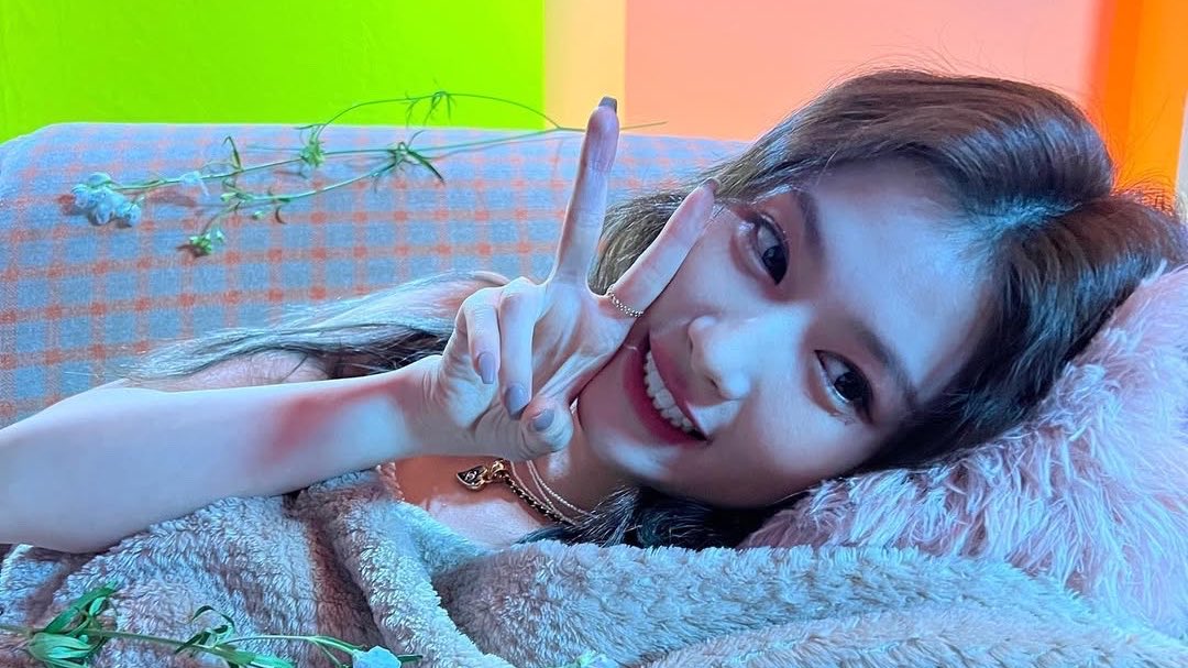 thinking about sana tweet media
