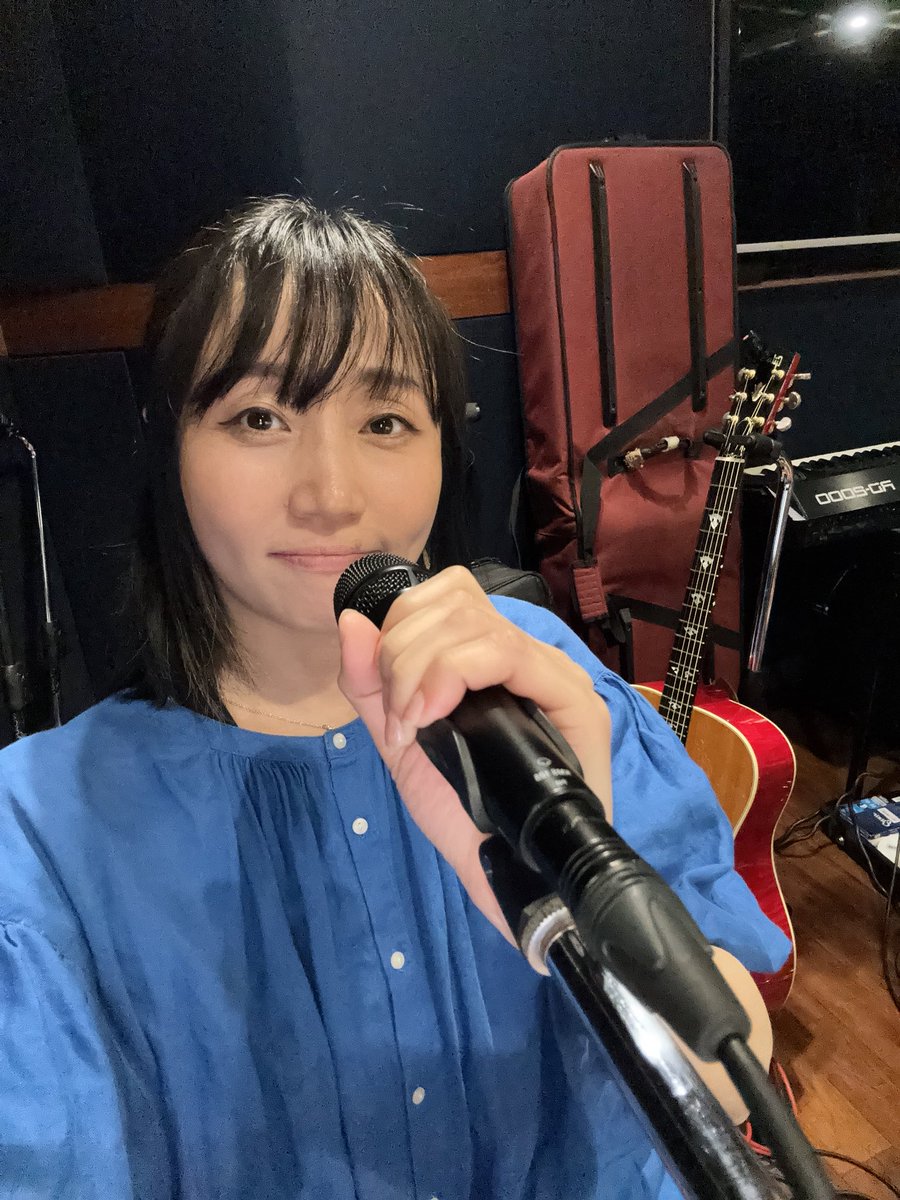 音楽は1人でやっても100人でもやっても楽しいねんからキリないなぁー。お客さまが5人でも500人でも5万人でもステージに上がる前のドキドキは変わらないんだからすごい！音楽は、お金よりも名誉よりも権力よりも魅力的✨と私は信じている！