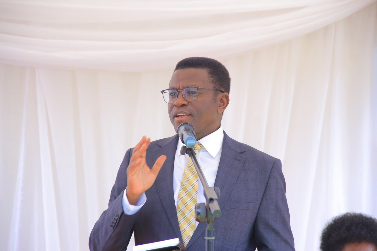 cpmayiga's tweet photo. Bwe tugamba Buganda okudda ku Ntikko, tobuuza Mmengo ky'ekozeewo wabula webuuze kiki ggwe ky'okoze, kubanga okwolesebwa kw'okuzza Buganda ku Ntikko kitegeeza bantu ba Buganda kubeera mu mbeera nnungi.

Nneebaza Omulangira Wasajja Tony omutandisi wa Royal Boys Hostel, ekisulo ky'abaana abalenzi abasomera ku Mengo SS. Nsanyuse okulaba nga ekifo kiyonjo ate ng'abaana balabirirwa bulungi.

Omuntu abumbibwa bubumbibwa era embeera mw'abeera esalawo kinene kw'ekyo ky'afuuka, kale abaana bwe basula mu bisulo ebirungi n'emisomo gibatambulira bulungi. Ebisulo bino eby'omutindo mbyagadde nnyo. Nsiimye n'ekirowoozo ky'okutuuma ekimu ku bizimbe erinnya lyange.