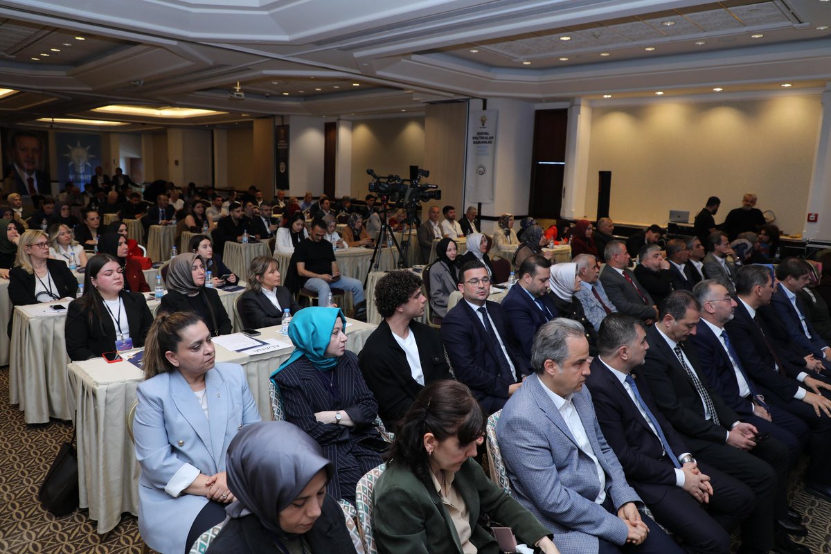 GlinZboz's tweet photo. Sosyal Politikalar Başkanlığı Akdeniz Bölge Toplantımızın ilk oturumunu; AK Parti Genel Başkan Yardımcımız, Sosyal Politikalar Başkanımız Sn. Dr. Fatma Betül Sayan Kaya (@SayanKaya56988), MKYK Üyemiz Menderes Türel(@menderesturel), İl Başkanımız Ali Çetin (@alicetin_07)  ve Milletvekilimiz Tuba Vural Çokal’ın (@tubavuralcokal ) kıymetli hitaplarıyla gerçekleştirdik.

Birlik ve dayanışma ruhuyla gerçekleştirdiğimiz toplantımızın bölgemiz ve şehrimiz adına hayırlara vesile olmasını diliyoruz.

@tugbaisikercan 
@akkadinantalya