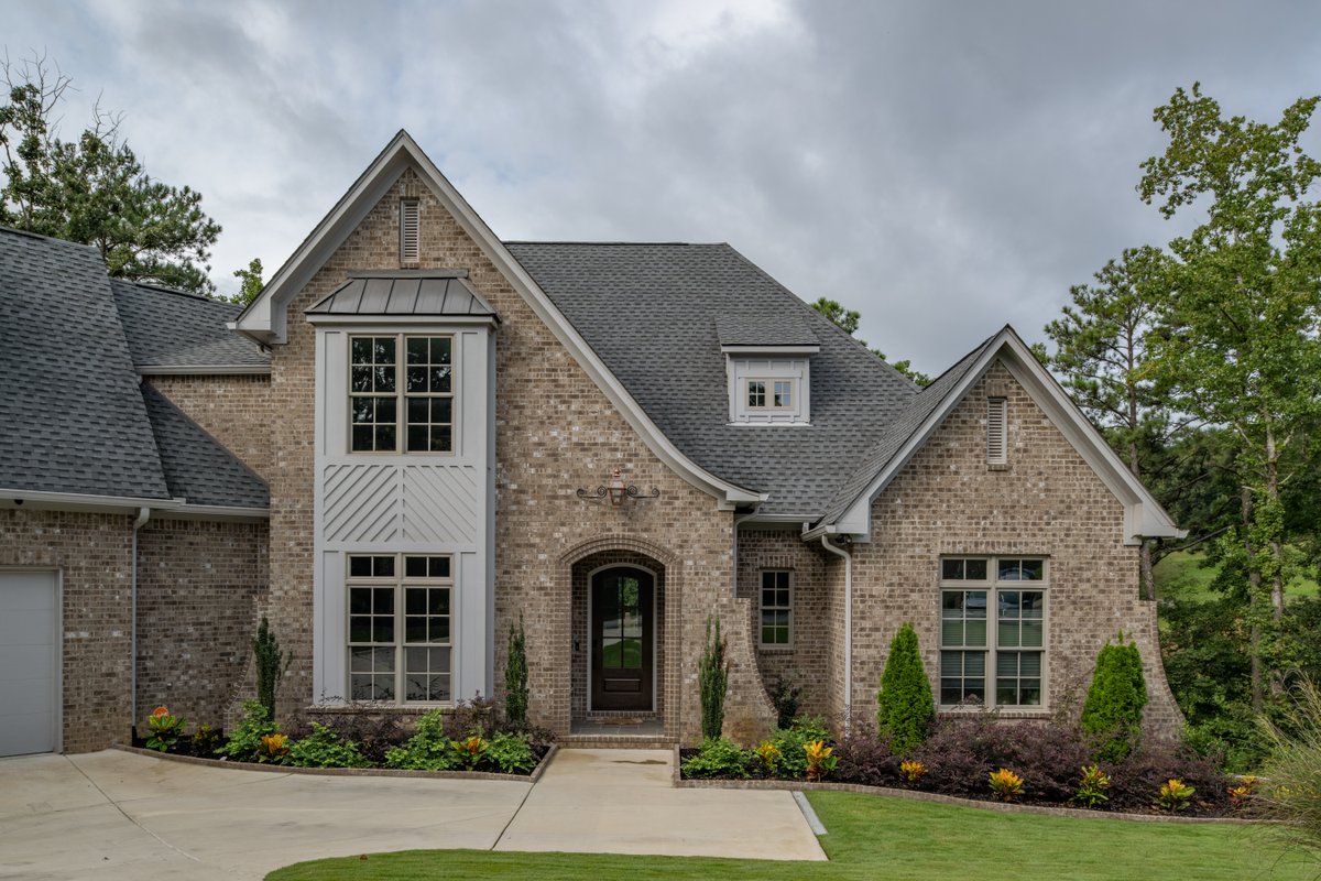AcmeBrick's tweet photo. 🧱 From the warmth of Highstone to the crisp Arctic Mist, which Acme Brick blend wins the curb appeal contest?

1️⃣ Highstone/White
2️⃣ San Jose/Ivory 
3️⃣ Abbeville/Ivory
4️⃣ Arctic Mist/White

Comment your favorite! 👇

#AcmeBrick #HomeDesign #CurbAppeal #BrickHouse https://t.co/DAGz7YO7DB