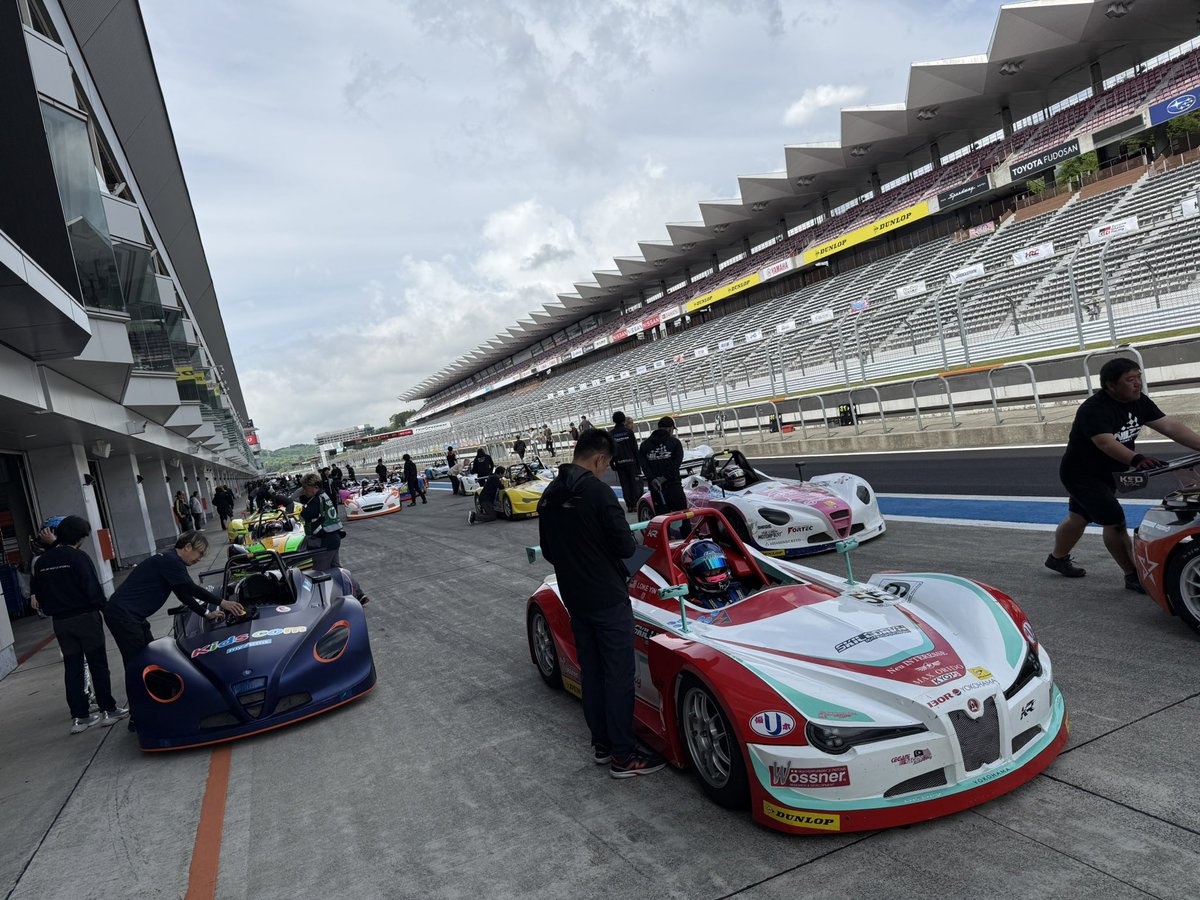 ELEVRacingDream's tweet photo. 本日から富士レースウィーク開始🗻
FCR-VITA渡邉顕選手@akiw_08 
KYOJO-VITAうみにゃん選手@uminyan911 
が76号車で参戦です🏁

専有走行でのテストも終え明日はいよいよ開幕戦❗️
現状確認と今後に向けての方向性を決める大切な1戦なので2人とも力を出し切って欲しいです💪 https://t.co/GqYN910jYx