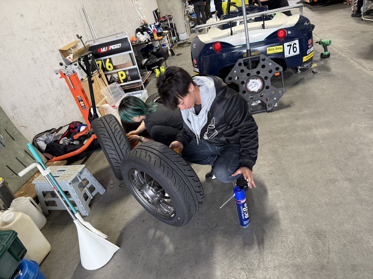 ELEVRacingDream's tweet photo. 本日から富士レースウィーク開始🗻
FCR-VITA渡邉顕選手@akiw_08 
KYOJO-VITAうみにゃん選手@uminyan911 
が76号車で参戦です🏁

専有走行でのテストも終え明日はいよいよ開幕戦❗️
現状確認と今後に向けての方向性を決める大切な1戦なので2人とも力を出し切って欲しいです💪 https://t.co/GqYN910jYx