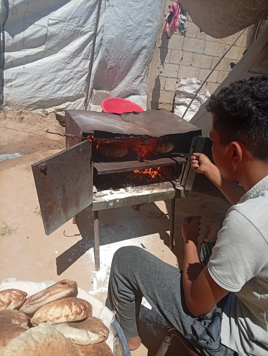 MohammadRonza91's tweet photo. We have nothing left but this bread…
Our children sleep hungry, and we can no longer provide their basic needs.
Any support or share could save a suffering family
https://t.co/m4YpUrpVwd https://t.co/MsTNjaTXZ5
