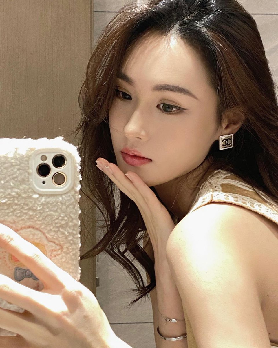 xhs违规真发不出，只能在X发了...🥺 

    开脱！！！！！！！                                         

       上供！！！！！！！                      

            Luo照     实况！！！ https://t.co/6FKjStd5c6