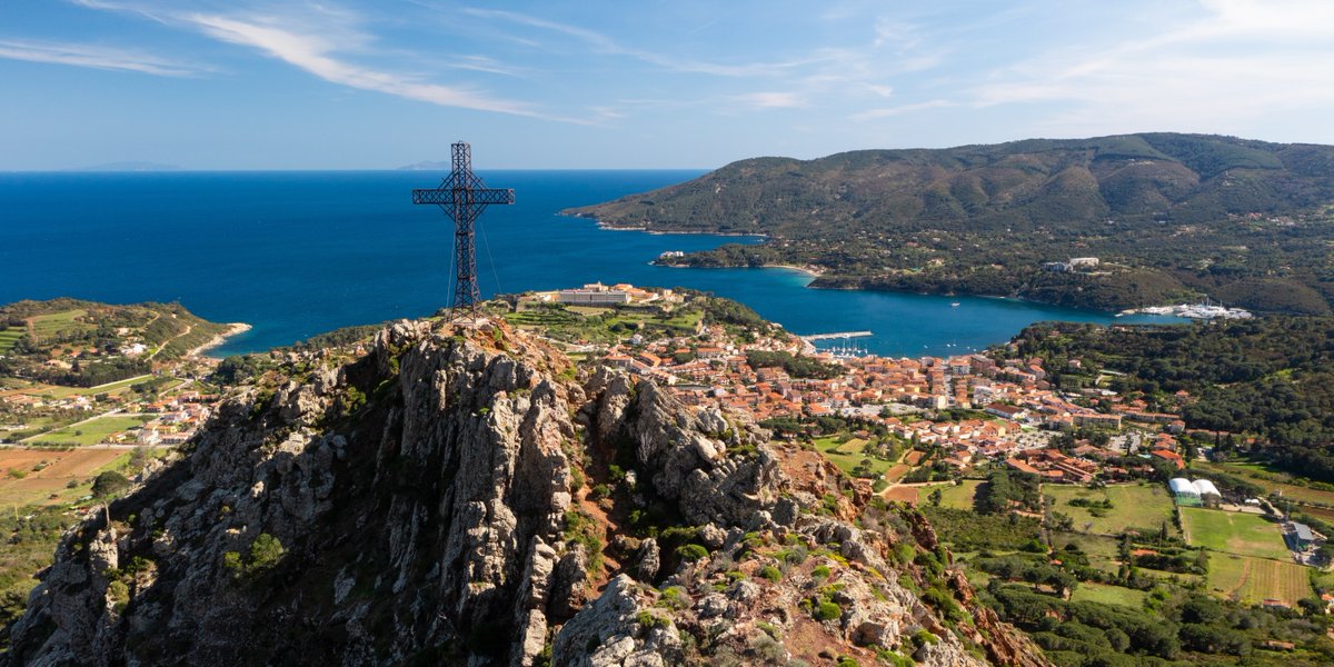 VisitElbaIT's tweet photo. Tra la terra e il cielo: la vista spettacolare dal Monte della Croce su Porto Azzurro. โฐ๏ธโ๐ธ
๐ธ Photo by Daniele Fiaschi
#visitelba #montedellacroce #elba #isoladelba #trekking #historicalvillage #dronephotography #nature https://t.co/hQyGwchUbQ