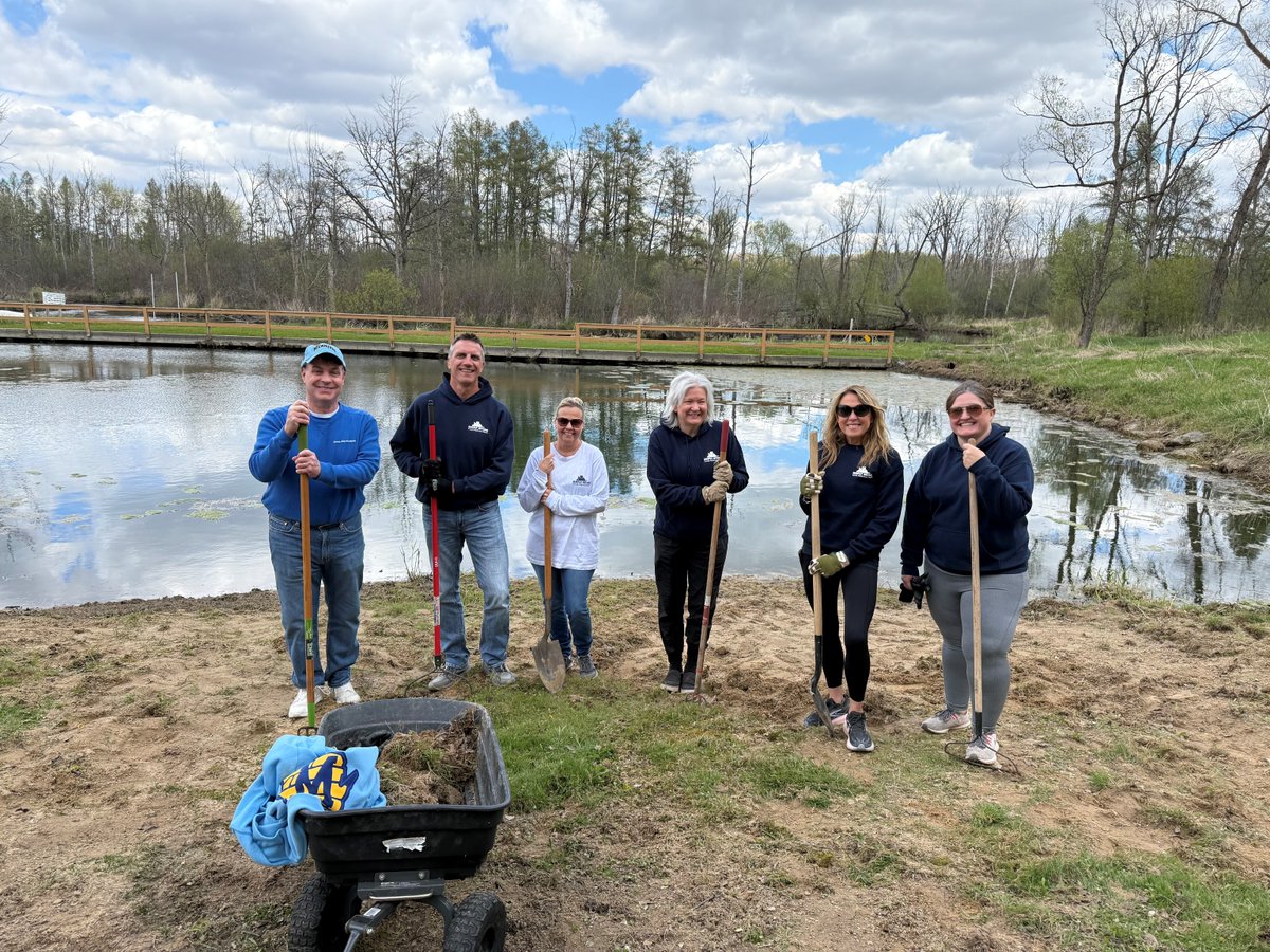 SimplyLocalBank's tweet photo. Our team had a great time volunteering at Camp Hometown Heroes, working together to get the campgrounds ready for the summer season. We’re proud to support a place that makes a difference in our community!

#SimplyLocal
Member FDIC https://t.co/PTSO1vCD9e