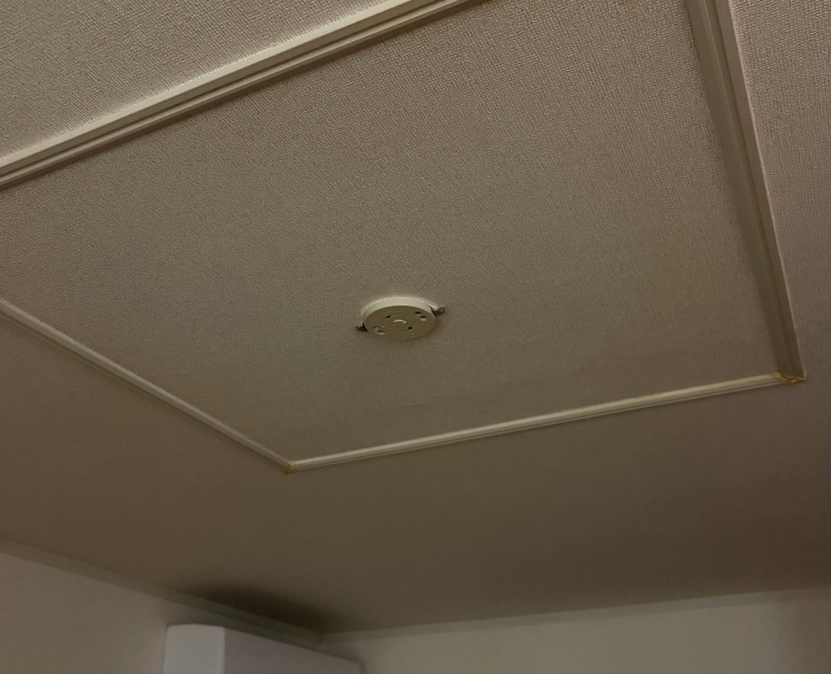 jaco3183's tweet photo. うちの若いモンスター社員が社員寮のガスコンロ、電灯、家電を勝手に新居に持っていっててエグい https://t.co/E6iscDyJhJ