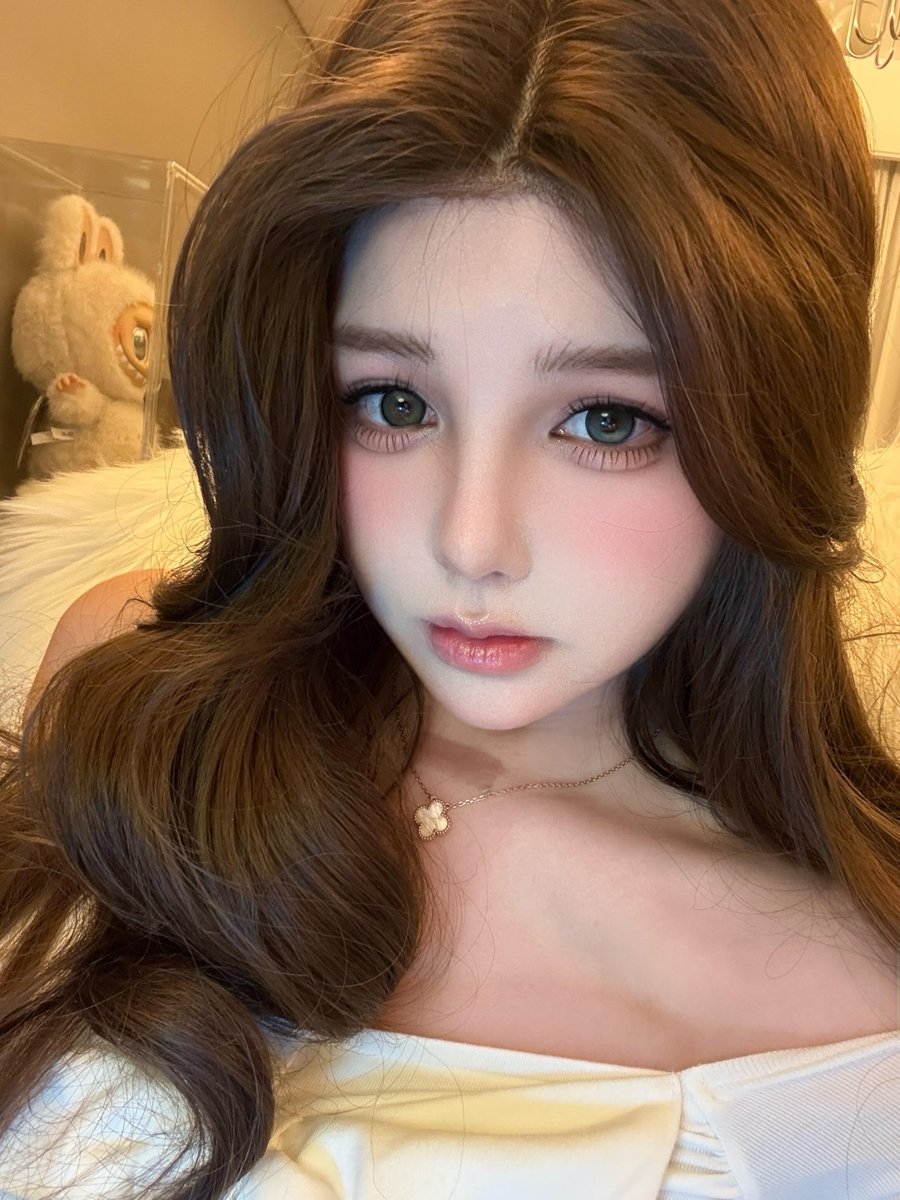 有人在吗？？？？ 

第一次玩X不知道发什么    
  
开脱！！！！！！！                            

         上供   

                Luo照  实况！！！！ https://t.co/LoFRR0l88c