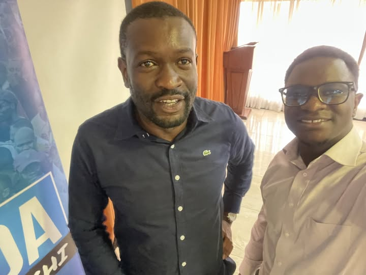 Wewe President wako ashairepost content yako?

Ashawaikupigia tenge?

Ashaichukua selfie na wewe?😅😅

OMWAMI MUST BE RESPECTED 💯