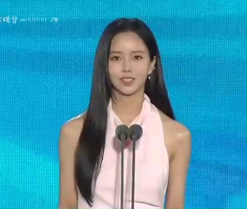 KSH_daily's tweet photo. 📸  [ 8/5/2026 ] 

Kim Sohyun at 62ND BAEKSANG AWARD 2026 

#KimSoHyun #KimSohyun #김소현  #KimSoHyunx62NDBAEKSANGAWARD https://t.co/ylrzNAedsE