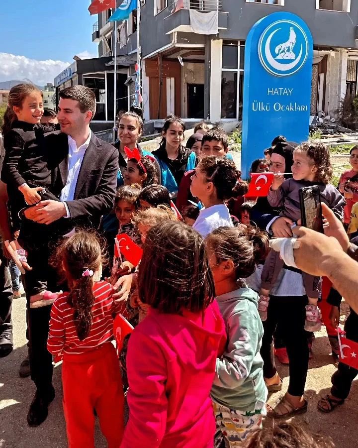 Gelecek seçimler için değil gelecek nesiller için.

Türk çocuklarının yuvası Ülkü Ocaklarıdır🇹🇷🐺